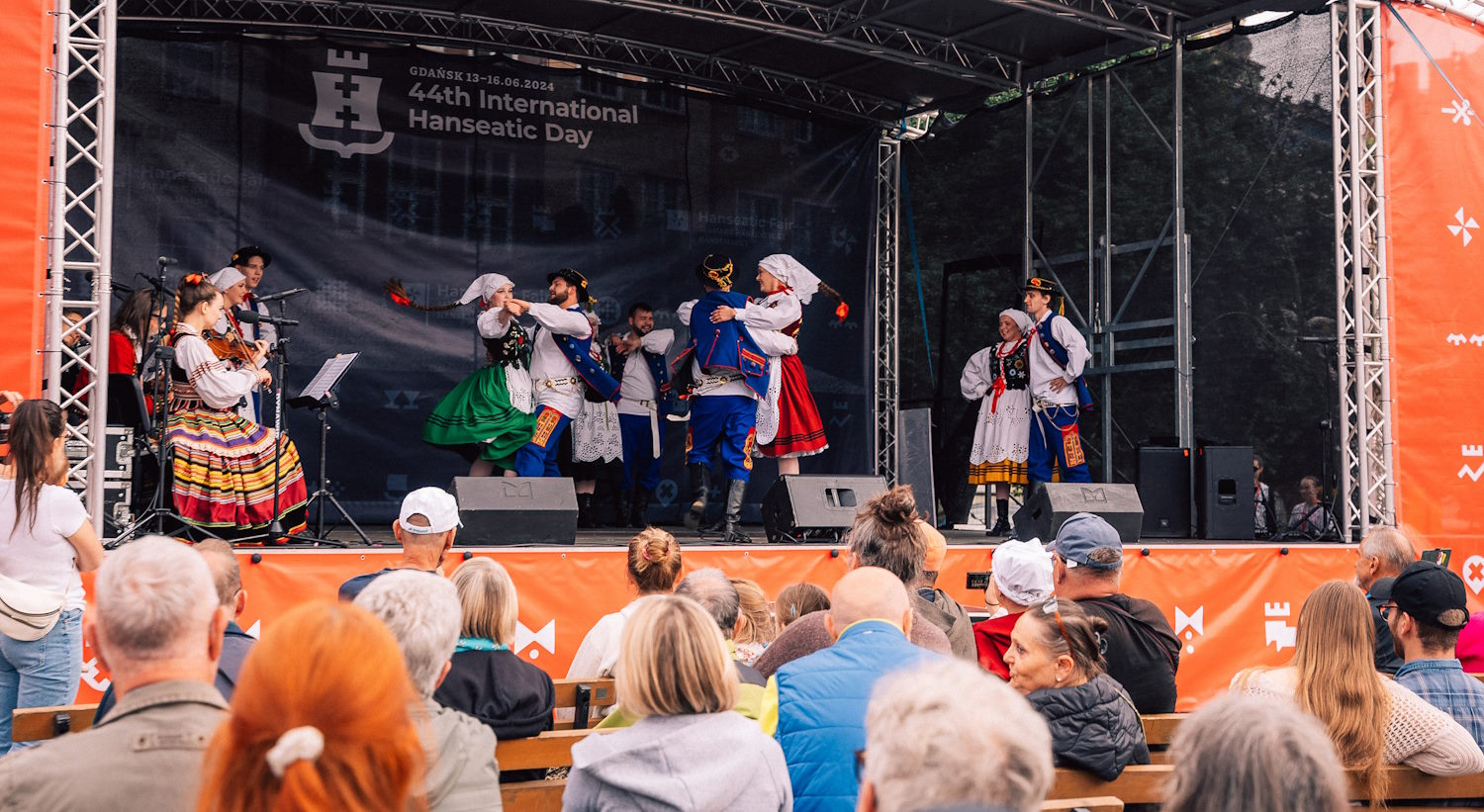 Volkstanz auf der Hansebühne